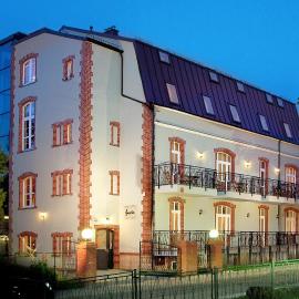 Paria Hotel, hótel í Kudowa-Zdrój