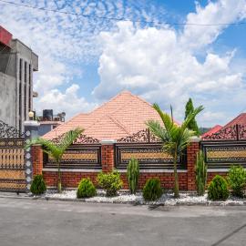A stunning and furnished house for rent in kicukiro Niboye, hotel em Kigali