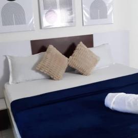 Becky stay 1 bedroom near the airport, hotel en Entebbe