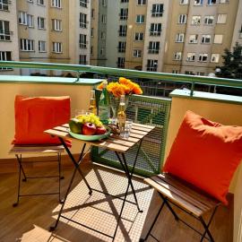 Elegant 1Bed Room Condo, Prime Warsaw Location, hotel sa Warsaw
