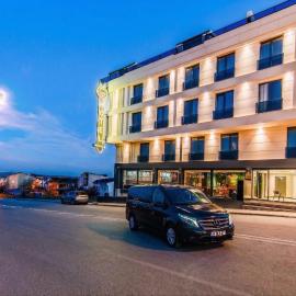 Heaven Premium Hotel Restaurant & Airport Shuttle, hotel sa Arnavutköy