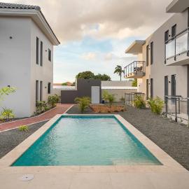 New! Stylish Luxury Apartment with Pool near Mambo, hotel in Willemstad