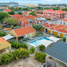 Villa Grandi a walled estate in historic Otrobanda, hotel sa Willemstad