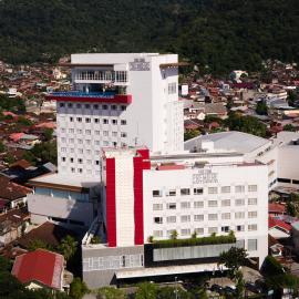 The ZHM Premiere Padang, hotel a Padang