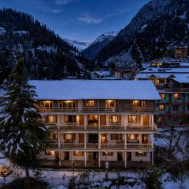 Beholden Stay & Cafe-Mountain View Boutique Stay in Old Manali, hotel en Manali