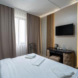 DeLuxe PLAZA, khách sạn ở Almaty