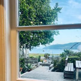 Romantic Haven Bungalow, 90 Main Rd, hotel u gradu 'Knysna'