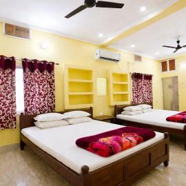 Kaveri Palace - 5min walking distence from Baidnathdham Tample، فندق في دوغار