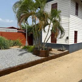Klein-kronenburg Oud Erfhuisje, hotel en Paramaribo