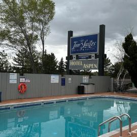 Hotel Aspen Flagstaff/ Grand Canyon InnSuites، فندق في فلاغستاف