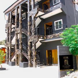 Hollywood Luxury Apartments, מלון בקוטו
