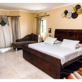 Leon's Hotel, готель у місті Choma