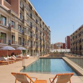 Kora Lluna, hotel Valenciában