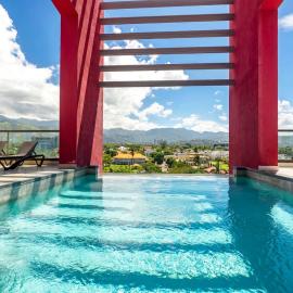 Stylish Condo with Rooftop Pool and Gym, ξενοδοχείο στο Κίνγκστον