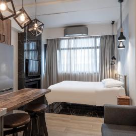 Condo next to metro st Athens!, hotell Ateenas