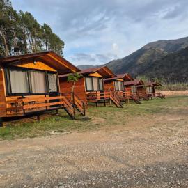 Wooden Villas Karme, מלון בKoman