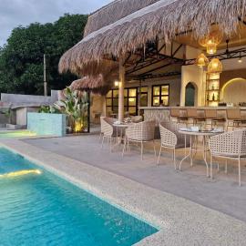 Villa Alessandra Homestay, hotel u gradu Moalboal