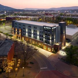 La Quinta Inn & Suites by Wyndham Chattanooga Downtown/South, hotel em Chattanooga