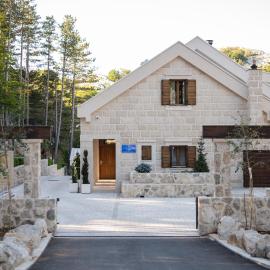 Mountain lodge Vošac - Makarska Exklusiv, hótel í Makarska