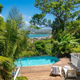 Douceur de Fèves - T2 de Charme avec Piscine et vue mer à la Trinité, hotel din La Trinité