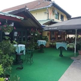 Guljaš Čarda Old, hotel u gradu 'Šupljak'