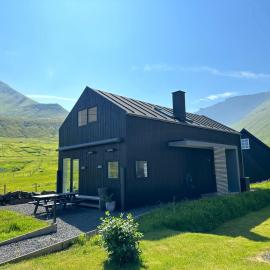 Luxury Cottage with Stunning Views - Okkara summarhús við Gjógv, hotel a Við Gjógv