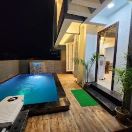 Twilight Stays ll 2 Bed Villa ll Swimming Pool ll AC ll BBQ, hotel in Lonavala