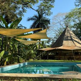 KRITAJNA SAFARi LODGE, hotel em Dominical