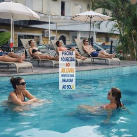 Hotel Pousada Iracemar, 60m da Praia da Enseada, Piscina Aquecida ao Ar Livre para Relaxar em Qualquer Estação, Café da Manhã, Estacionamento, Recepção 24h, Aproveite o Mar, Passeios e Atividades Náuticas a 100 metros, hotel en Guarujá