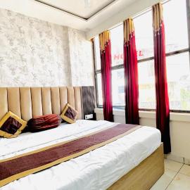 Green Apple Hotel, מלון בבארילי