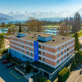 Hotel Holiday Thun, viešbutis mieste Tunas
