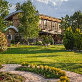 Cob Camp-Adults Only, hotell i Dŭbravite