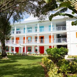 The Sunshine Hotel and Suites, хотел в Джордж Таун