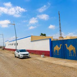 camping et auberge les deux chameaux، فندق في طانطان