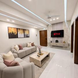 Viesnīca The Grand Winchester Apartments E-11 - Modern Luxury with Fully Equipped Kitchen - Netflix - Balcony - AC - Free Parking - Sector E-11 pilsētā Islāmābāda
