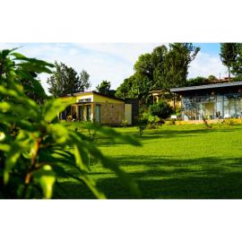 Viesnīca Eben Lake Kivu cottages and Villas pilsētā Kagano