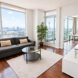 2 Bedroom Condo With City Views and Free Parking, hotel en Toronto