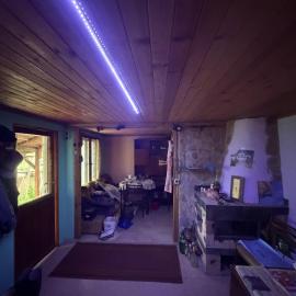 Kazanlŭk में, होटल Kazanlak SHELTER HOUSE ACCOMODATION 1 Room 1 Bed, No Water, WC is Outhouse, Dirt Road, Dog in the Garden, Genius Points Welcome! Къща за Подслон в Казанлък, Без Вода!