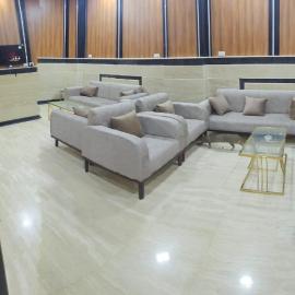 بيوتات, hotel a ‘Izbat Tall Abū Nārūz