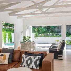 Melkhout Beach Bungalow in the heart of Kommetjie, hotel di Kommetjie