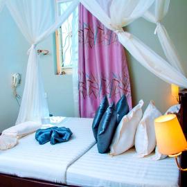 KH KH Hotel, hotel v Kasese
