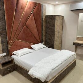 Viesnīca Hotel KESAR, Chitrakoot-10min from RAMGHAT pilsētā Chitrakoot