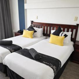 Hoedjiesbaai Hotel，位于萨尔达尼亚的酒店