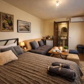 TEVRA Nature, Retreat Mountain Cabins Above the City Ijevan, Dilijan, Hotel in Idschewan