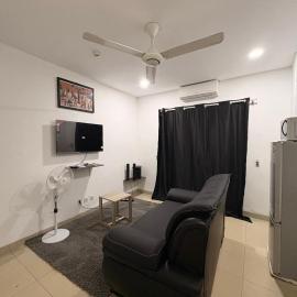 Chambre salon Ouaga 2000 centre ville et sécurisé, hotelli kohteessa Ouagadougou