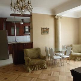 Lovely Lili's Condo Near Vake Park, hotel em Tbilisi