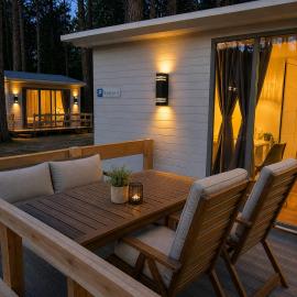 Premium Bungalow Ferienwohnung auf Rügen - bis 5 Personen - nur 100m zum Naturstrand - mitten im Wald - Familien und Hunde herzlich willkommen - Feriensiedlung Schwalbennest, hotel Dranskéban