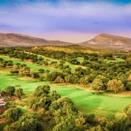 Seasons Golf, Leisure & Spa, hotel u gradu Hartbesport