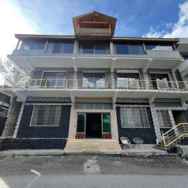 Hillside Cottages, Kala Bagh، فندق في Nathia Gali