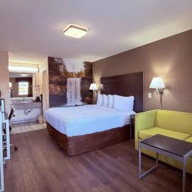 Clarion Pointe Athens I-65，位于雅典的酒店